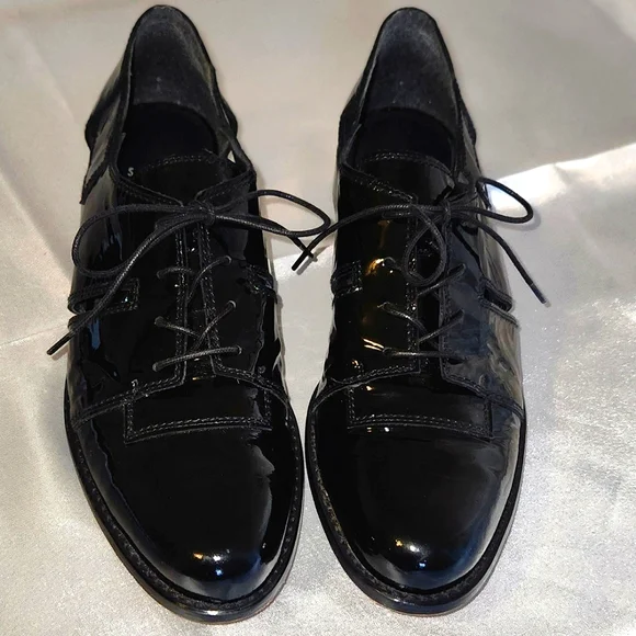 STUART WEITZMAN BLK PATENT LEATHER LOAFERS WITH SIDE CUTOUT SIZE 7 - Picture 6 of 12